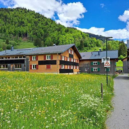 Вілла Familienfreundliches Bregenzerwaelderhaus Au (Vorarlberg) Екстер'єр фото